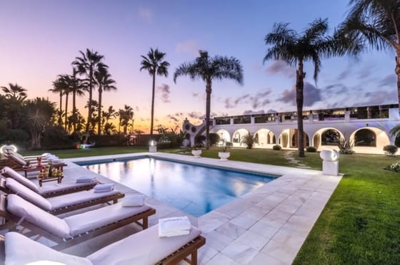 Luxury Beachfront Estate Frontline Puerto Banús Picasso Pool, picture 19