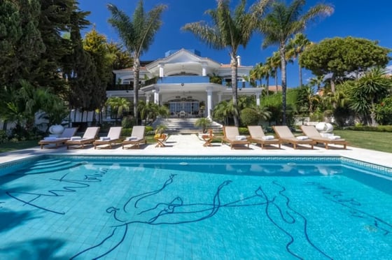 Luxury Beachfront Estate Frontline Puerto Banús Picasso Pool, picture 2