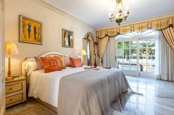 Luxury Beachfront Estate Frontline Puerto Banús Picasso Pool, picture 13
