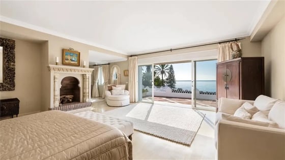 Iconic Frontline Beach Estate with Private Beach Access, picture 8
