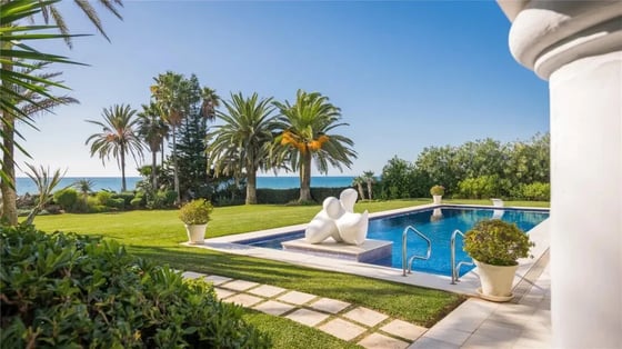 Iconic Frontline Beach Estate with Private Beach Access, picture 4
