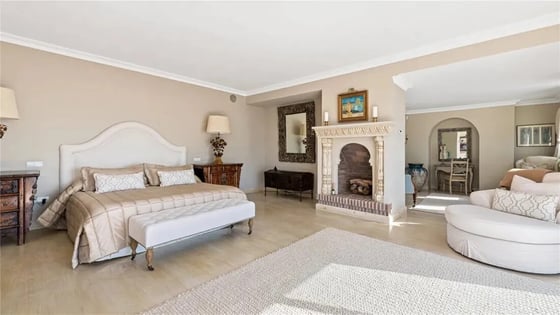 Iconic Frontline Beach Estate with Private Beach Access, picture 13