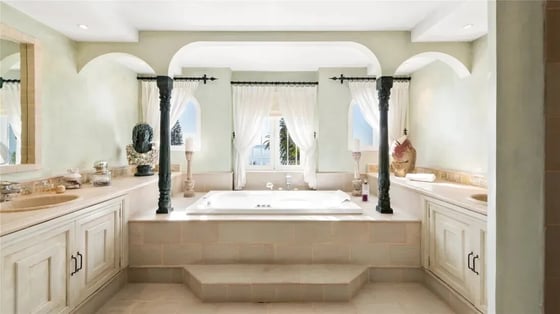 Iconic Frontline Beach Estate with Private Beach Access, picture 11