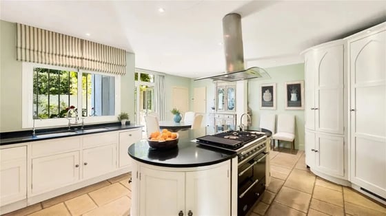 Iconic Frontline Beach Estate with Private Beach Access, picture 9