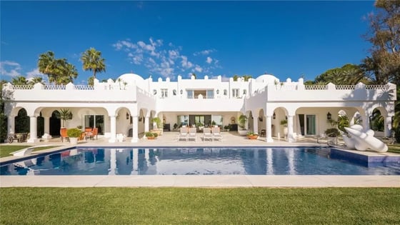 Iconic Frontline Beach Estate with Private Beach Access, picture 1