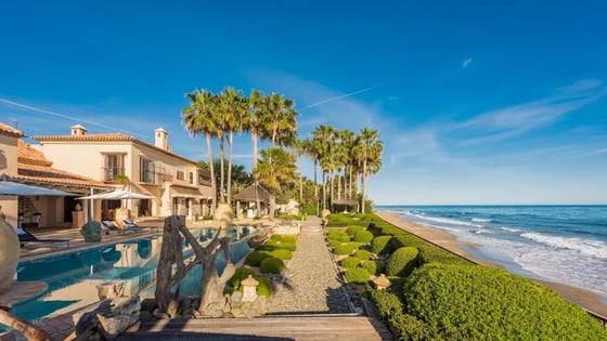 Unique Frontline Beach Mansion Residence in Marbella East., picture 2