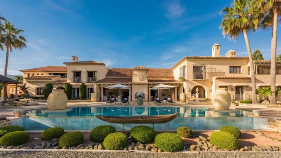 Unique Frontline Beach Mansion Residence in Marbella East., picture 1