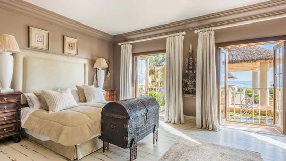 Unique Frontline Beach Mansion Residence in Marbella East., picture 8