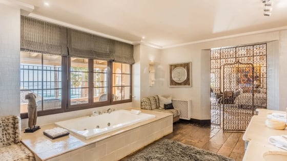 Unique Frontline Beach Mansion Residence in Marbella East., picture 11