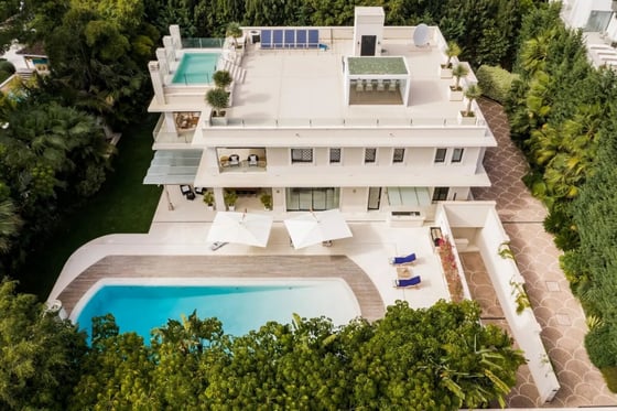 Exceptional Beachside Villa beachside in Marbella Club, picture 1