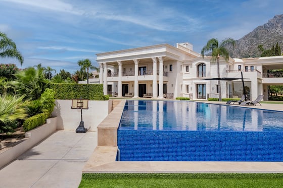 An exceptional palatial estate currently on the market, picture 2