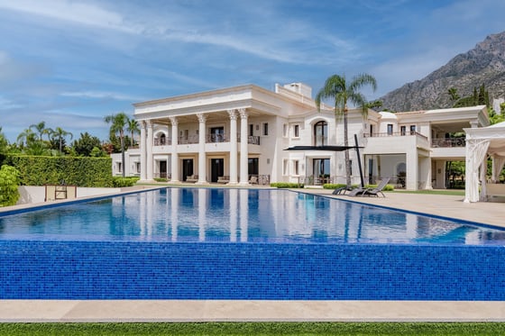 An exceptional palatial estate currently on the market, picture 1