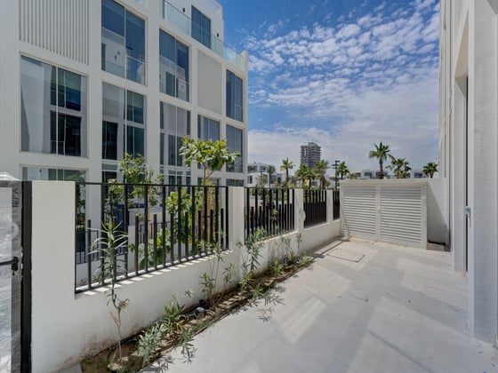 Vacant  |  Lagoon View  |  Rooftop Pool., picture 29