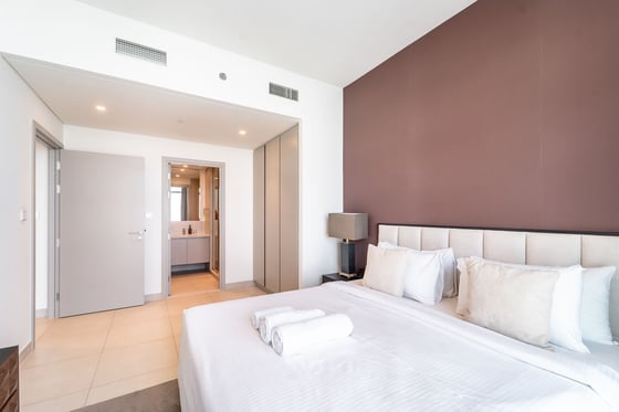 Fully Upgraded | Beach View | Vacant on Transfer, picture 9
