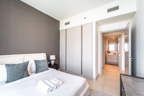 Fully Upgraded | Beach View | Vacant on Transfer, picture 5