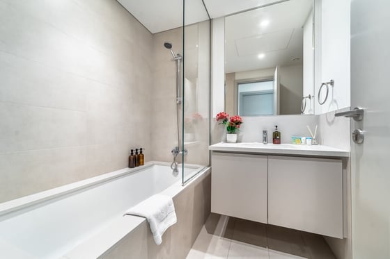 Fully Upgraded | Beach View | Vacant on Transfer, picture 8