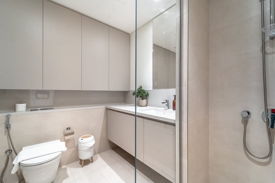 Fully Upgraded | Beach View | Vacant on Transfer, picture 6