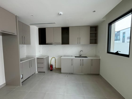 Handed Over | Single Row | Mortgage Eligible, picture 10