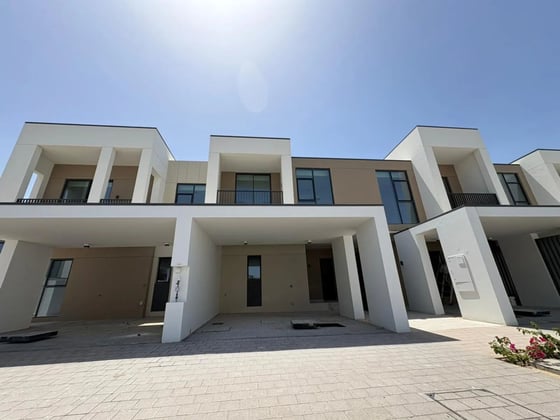 Handed Over | Single Row | Mortgage Eligible, picture 1