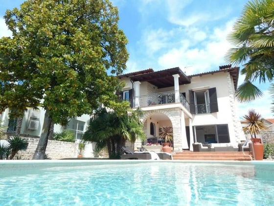 Exceptional villa in Umag first line to the sea, with swimmi, picture 3