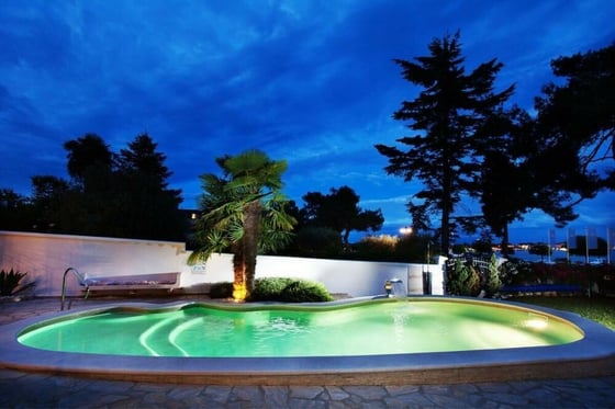Exceptional villa in Umag first line to the sea, with swimmi, picture 5