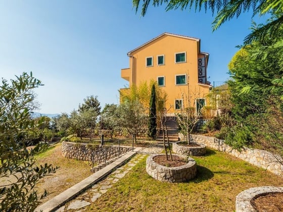 Fantastic secluded villa, first row to the sea, in Moscenick, picture 4