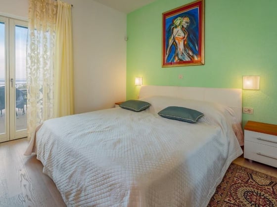 Fantastic secluded villa, first row to the sea, in Moscenick, picture 21