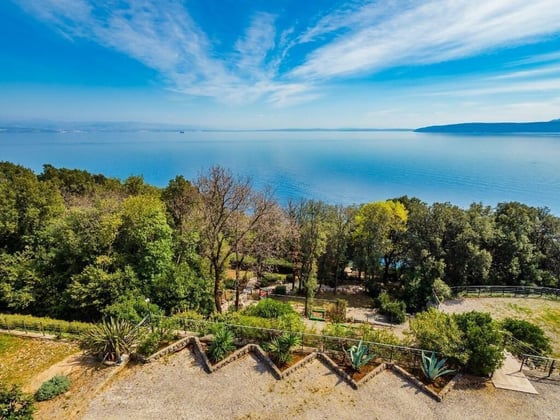 Fantastic secluded villa, first row to the sea, in Moscenick, picture 7