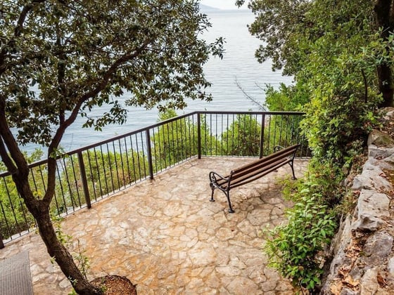 Fantastic secluded villa, first row to the sea, in Moscenick, picture 15