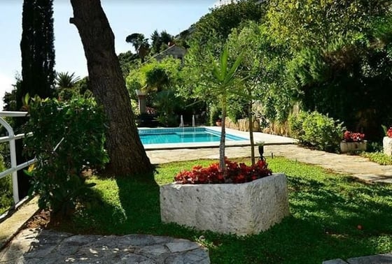 Unique magnificent villa with a swimming pool on the FIRST L, picture 5