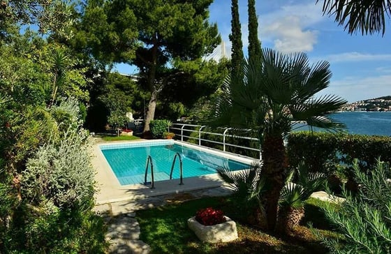 Unique magnificent villa with a swimming pool on the FIRST L, picture 1