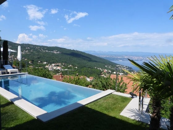 Luxury villa with beautiful sea views, swimming pool in Lovr, picture 2