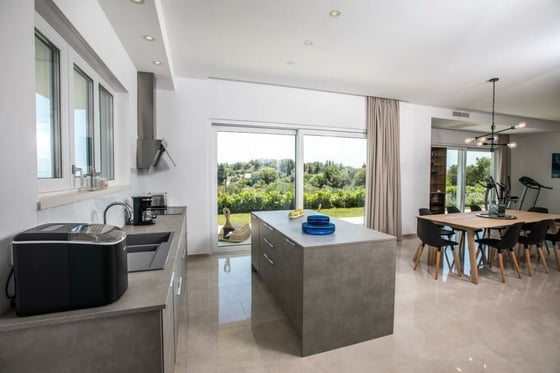 Awesome modern villa with sea views in Dubrovnik outskirts, picture 17