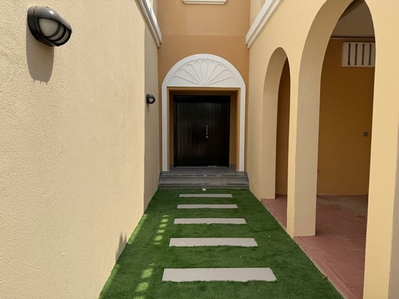 Fully Upgraded Townhouse | Park Backing | Vacant, picture 11