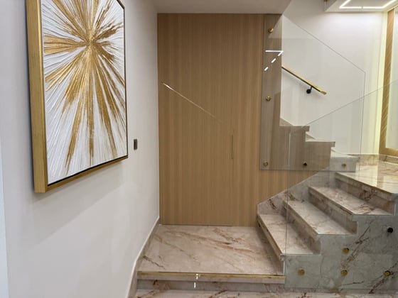 Fully Upgraded Townhouse | Park Backing | Vacant, picture 9