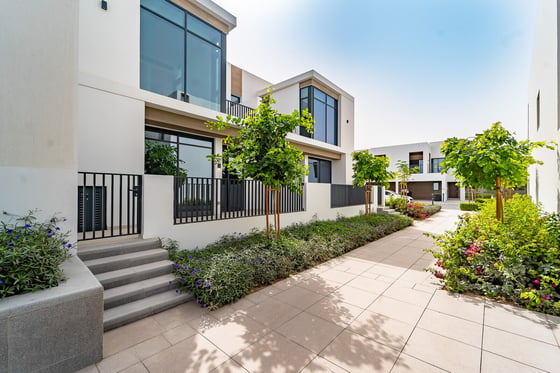 HOT DEAL | FACING PARK | GENUINE SELLER., picture 2