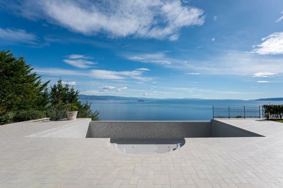 Unique luxury villa with pool and panoramic view in Icici, O, picture 3