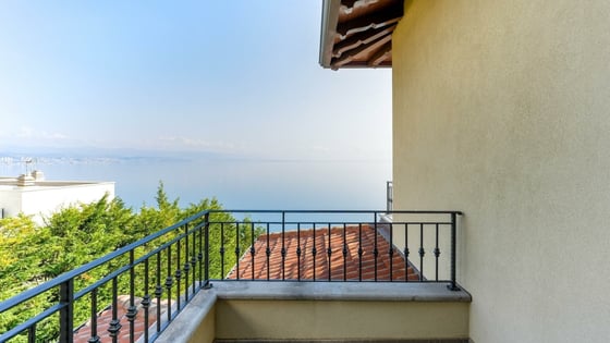 Unique luxury villa with pool and panoramic view in Icici, O, picture 2