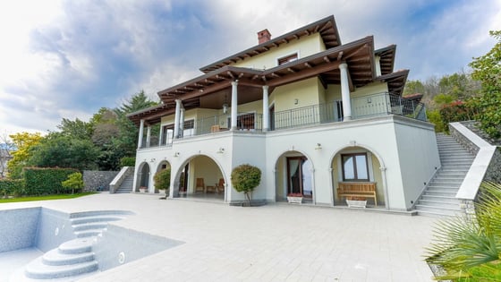 Unique luxury villa with pool and panoramic view in Icici, O, picture 6