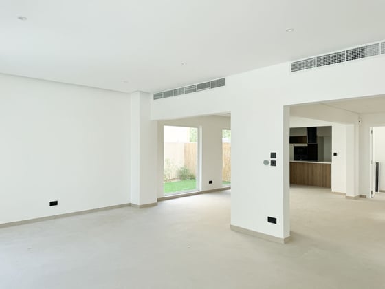 High-end Finish | Private Pool | Lake Backing, picture 2