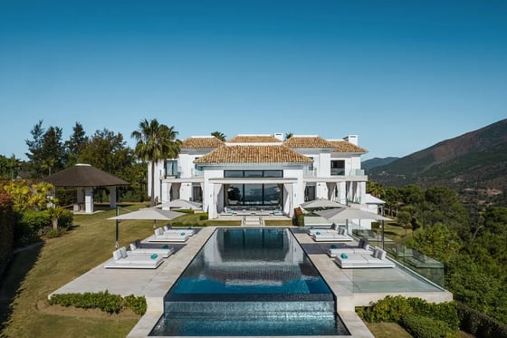 Unique Luxury Mansion with panoramic views in La Zagaleta, picture 1