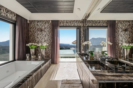 Unique Luxury Mansion with panoramic views in La Zagaleta, picture 9