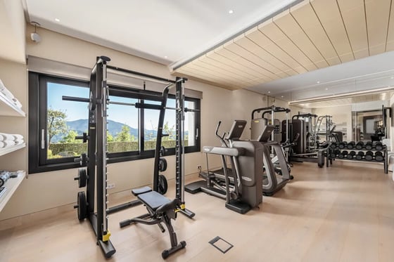 Unique Luxury Mansion with panoramic views in La Zagaleta, picture 12