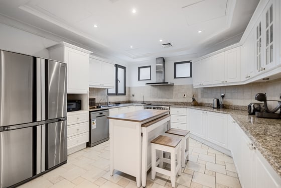 High No. | Immaculate Condition | Fully Furnished, picture 5