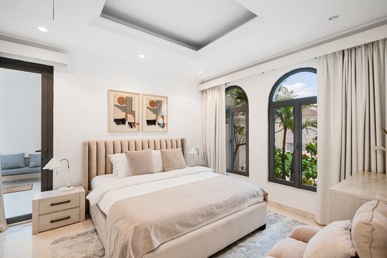 High No. | Immaculate Condition | Fully Furnished, picture 3