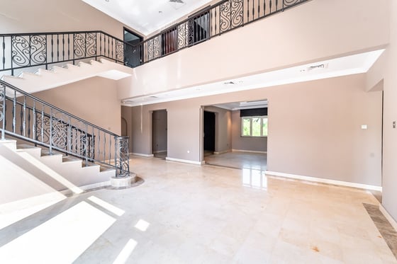 Lake View | Garden Hall | Renovation Opp, picture 7