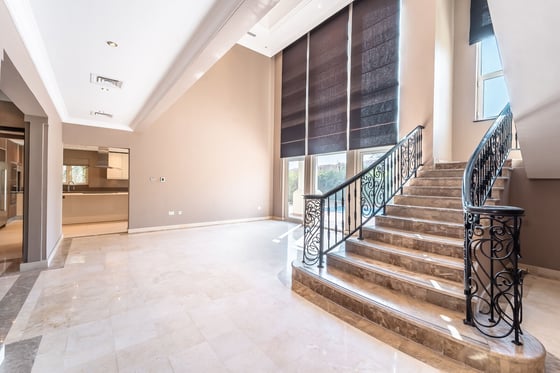 Lake View | Garden Hall | Renovation Opp, picture 8