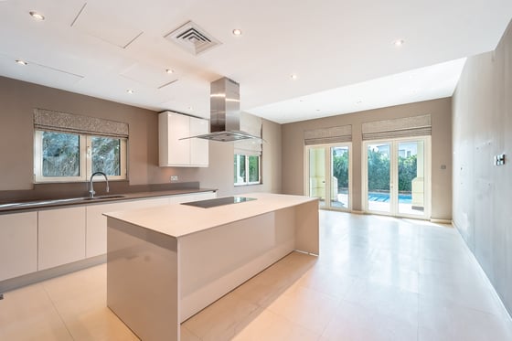 Lake View | Garden Hall | Renovation Opp, picture 9