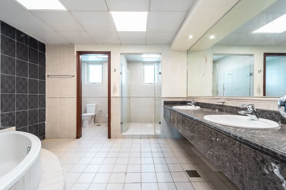 Lake View | Garden Hall | Renovation Opp, picture 16