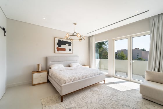 Fully Renovated | 5 En-Suite Bedrooms | Negotiable, picture 10